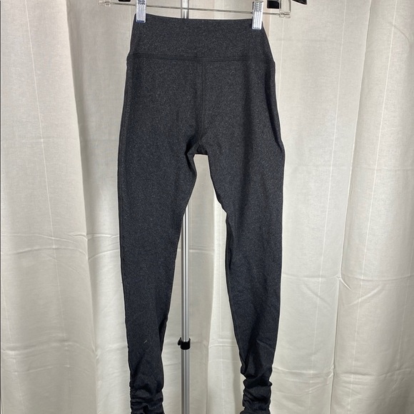 Beyond Yoga Gray Leggings - Picture 5 of 6